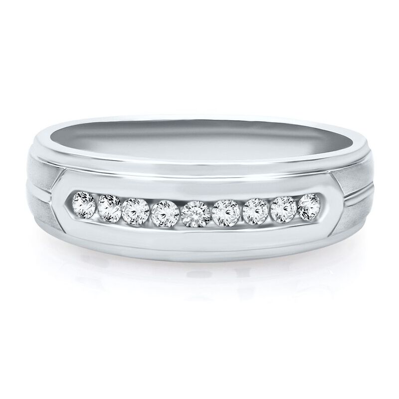Men&rsquo;s Channel-Set Diamond Wedding Band in 10K Gold
