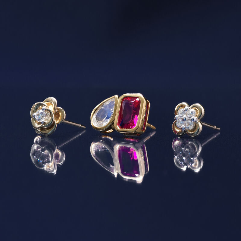 Diamond Flower Stud Earrings in 14K Yellow Gold &#40;1/10 ct. tw.&#41;