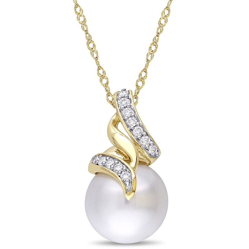 South Sea Pearl &amp; 1/10 ct. tw. Diamond Necklace in 14K Yellow Gold