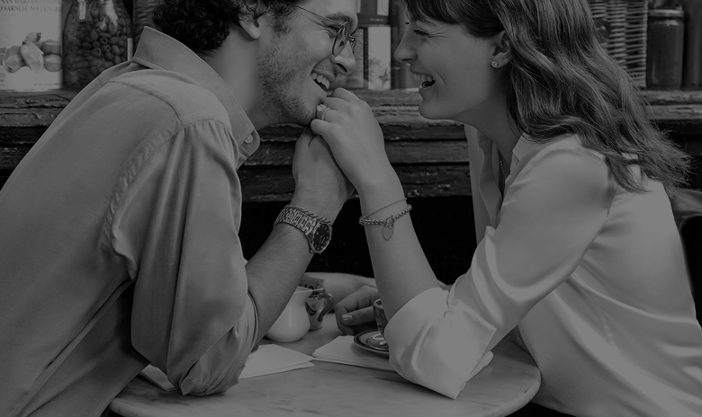 White background with Helzberg jewelry and Polaroid-style photos. Jewelry includes a diamond ring, gold pendant with diamond, gold bangle with diamond accents, and gold hoop earrings. Left Polaroid shows two people with a jewelry box; another shows a hand wearing a ring. Right Polaroids show people interacting. Center text reads: &ldquo;Need gifting advice? You&rsquo;ve come to the right place.&rdquo; Buttons below say: &ldquo;Take the Gift Quiz&rdquo; and &ldquo;Talk to an Expert.&rdquo;