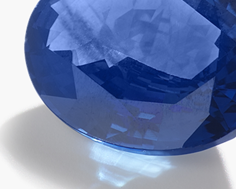 loose sapphire gemstone