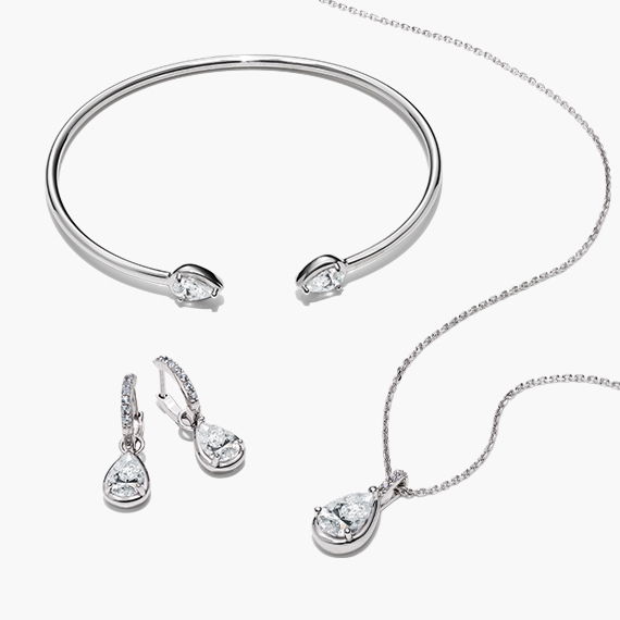 A yellow gold three-stone emerald ring