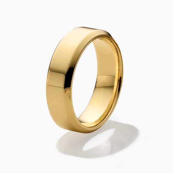 A solid gold band