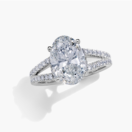Jenny Packham oval shaped platinum diamond engagement ring