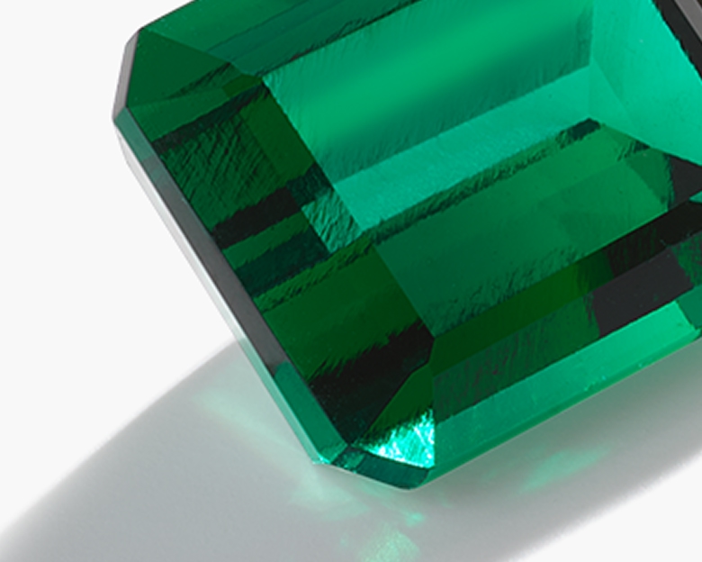 loose emerald gemstone